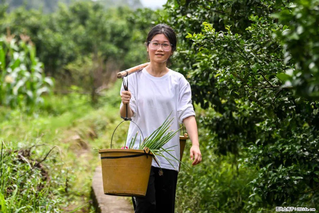 全网追的“扁担女孩”，找了一份暑假工，时薪12元 - 宿迁生活资讯 - 宿迁28生活网 suqian.28life.com