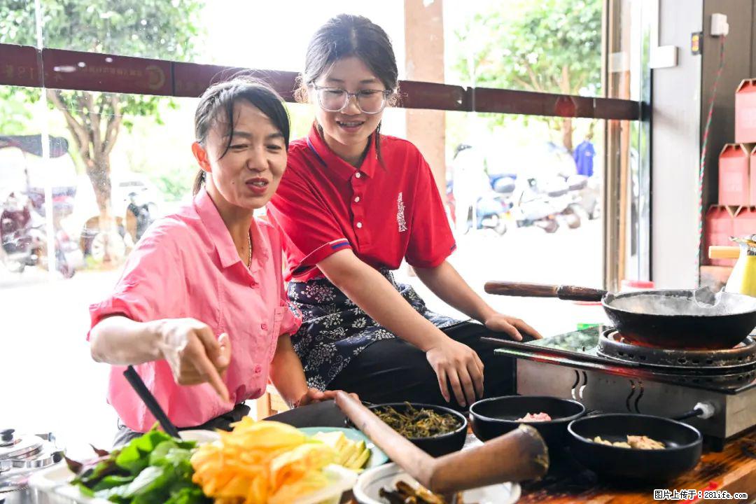 全网追的“扁担女孩”，找了一份暑假工，时薪12元 - 宿迁生活资讯 - 宿迁28生活网 suqian.28life.com